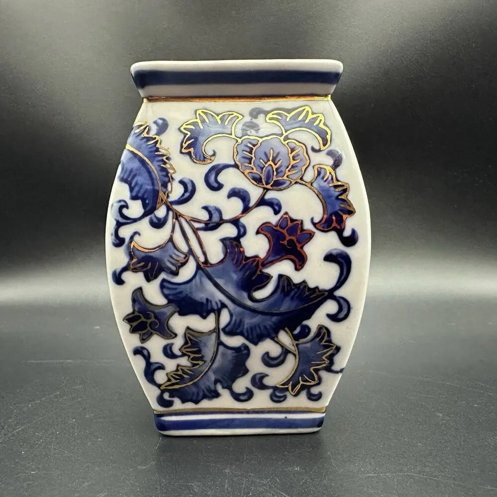 Vintage Chinoiserie Cobalt Blue White Porcelain Miniature Bud Vase Gold Gilt 4